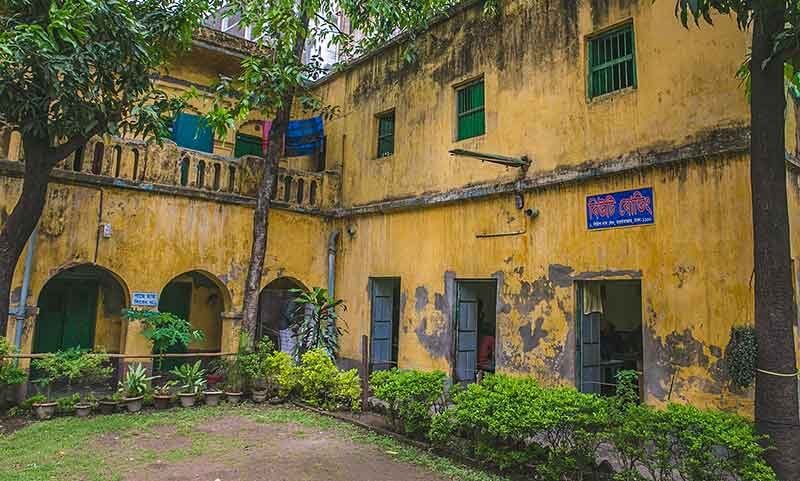 ইতিহাসের আড্ডাখানা বিউটি বোর্ডিং: পুরান ঢাকার এক জীবন্ত কিংবদন্তি