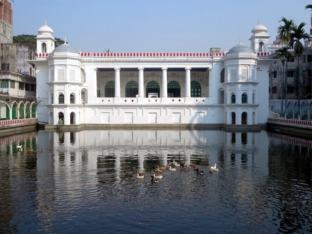 ইতিহাসের সাক্ষী হোসেনী দালান: পুরান ঢাকার ইমামবাড়া ভ্রমণ গাইড